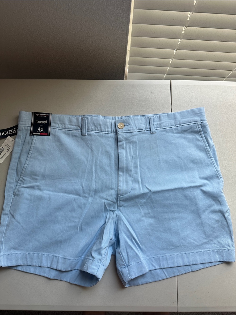 ROUNDTREE & YORKE SHORT NEW, size 40, 5” inseam, straight fit, flat front